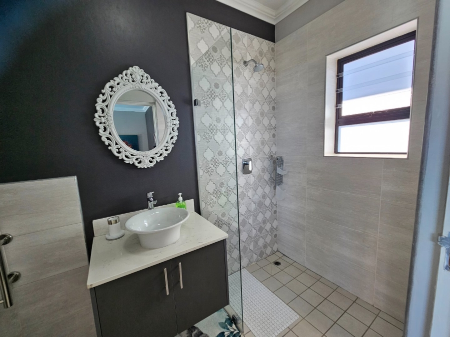 3 Bedroom Property for Sale in Dwarswegstrand Western Cape